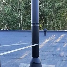 Подключение дымохода Schiedel Permeter черный 150/200 мм (верхнее подключение, выход через крышу) материалы + установка фото